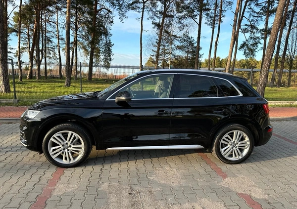 Audi Q5 cena 116000 przebieg: 117000, rok produkcji 2018 z Suchedniów małe 379